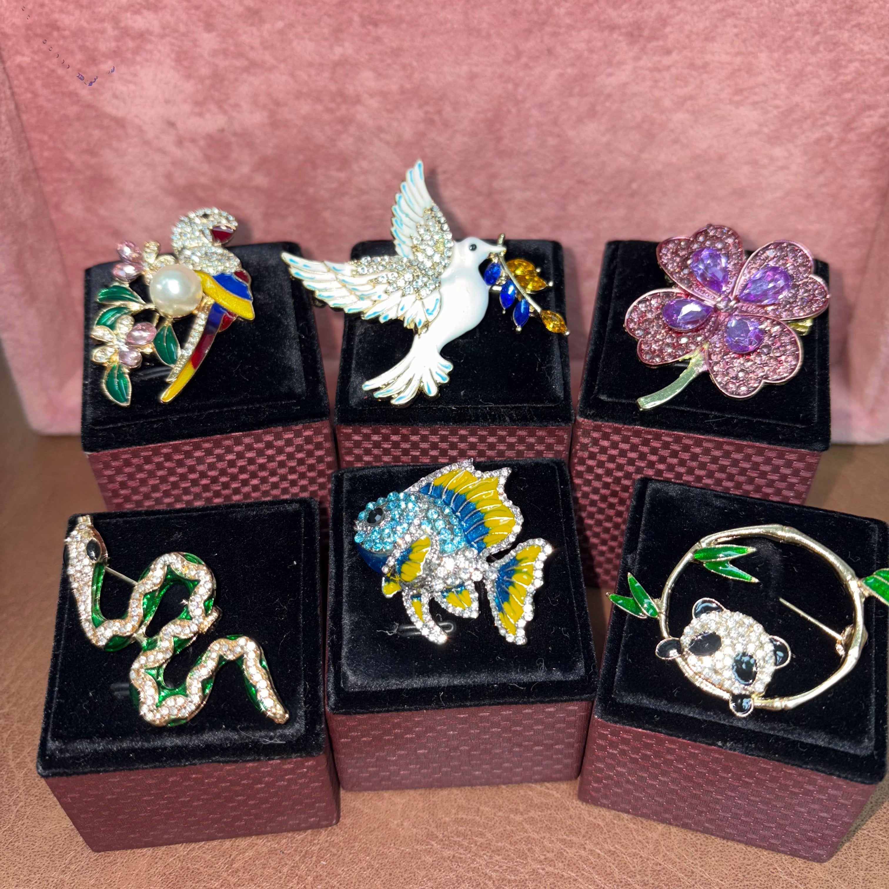 Live link for Brooches